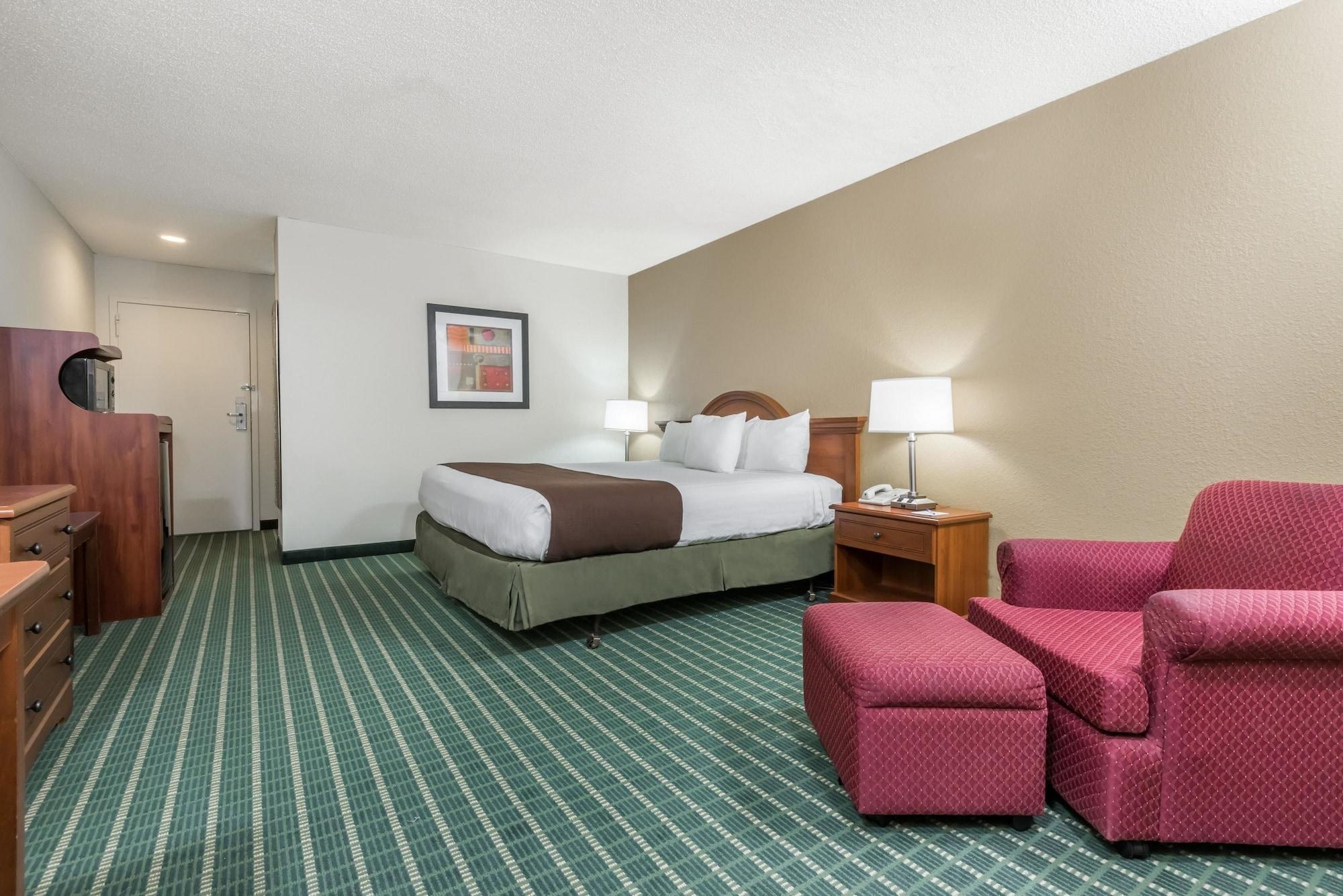 Baymont By Wyndham Kokomo Exterior photo