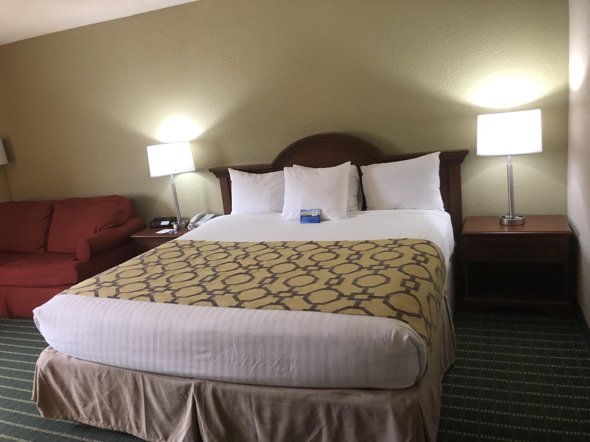Baymont By Wyndham Kokomo Exterior photo