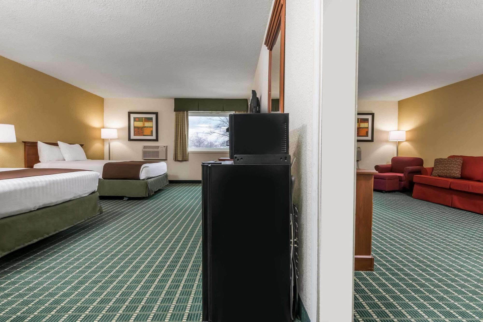 Baymont By Wyndham Kokomo Exterior photo